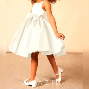 Flower girl dress. Ivory color, size 7-8.